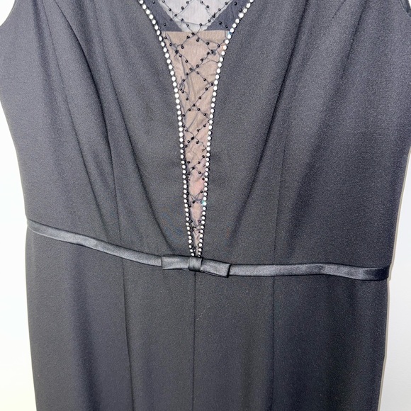 Chic Black Sleeveless Midi Dress - Picture 3 of 4